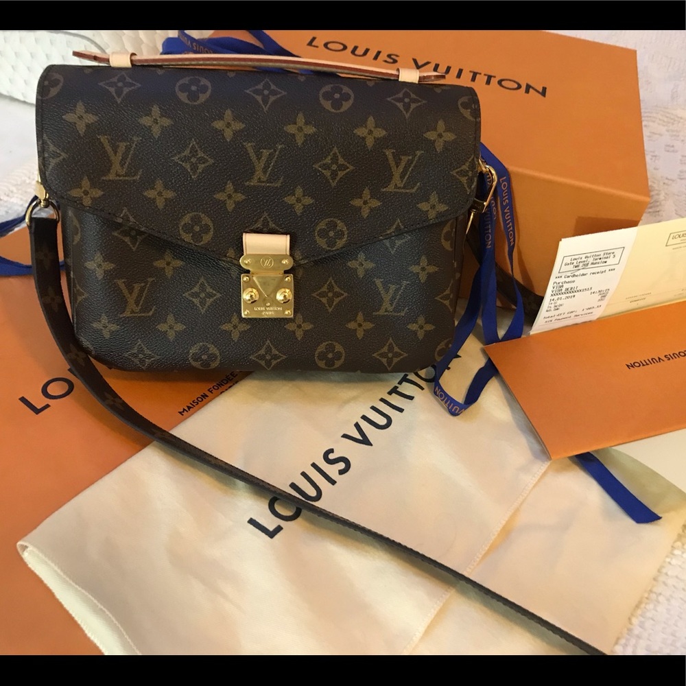 LOUIS VUITTON POCHETTE METIS
M40780 (Brand New)